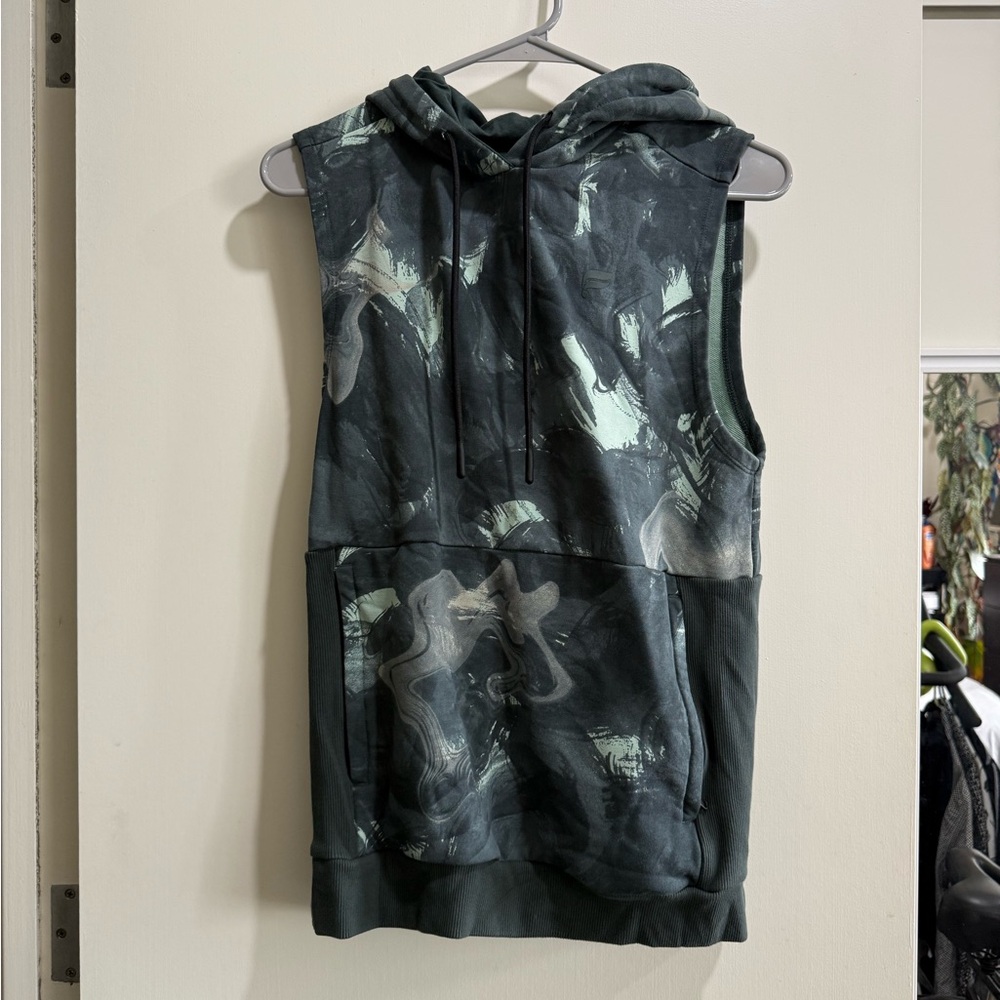 Fabletics Black and Gray Sleeveless Vest